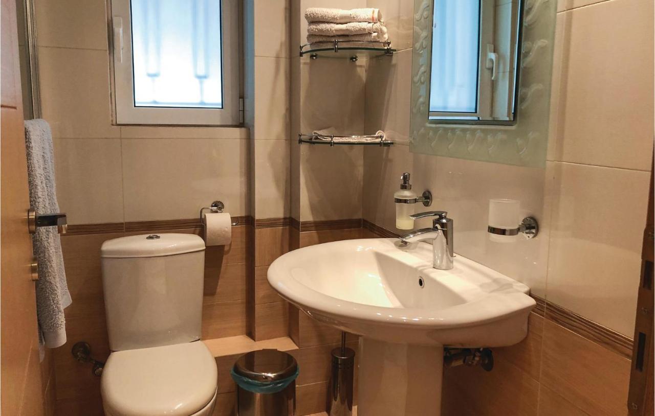 Amazing Home In Artemida With Kitchen 外观 照片