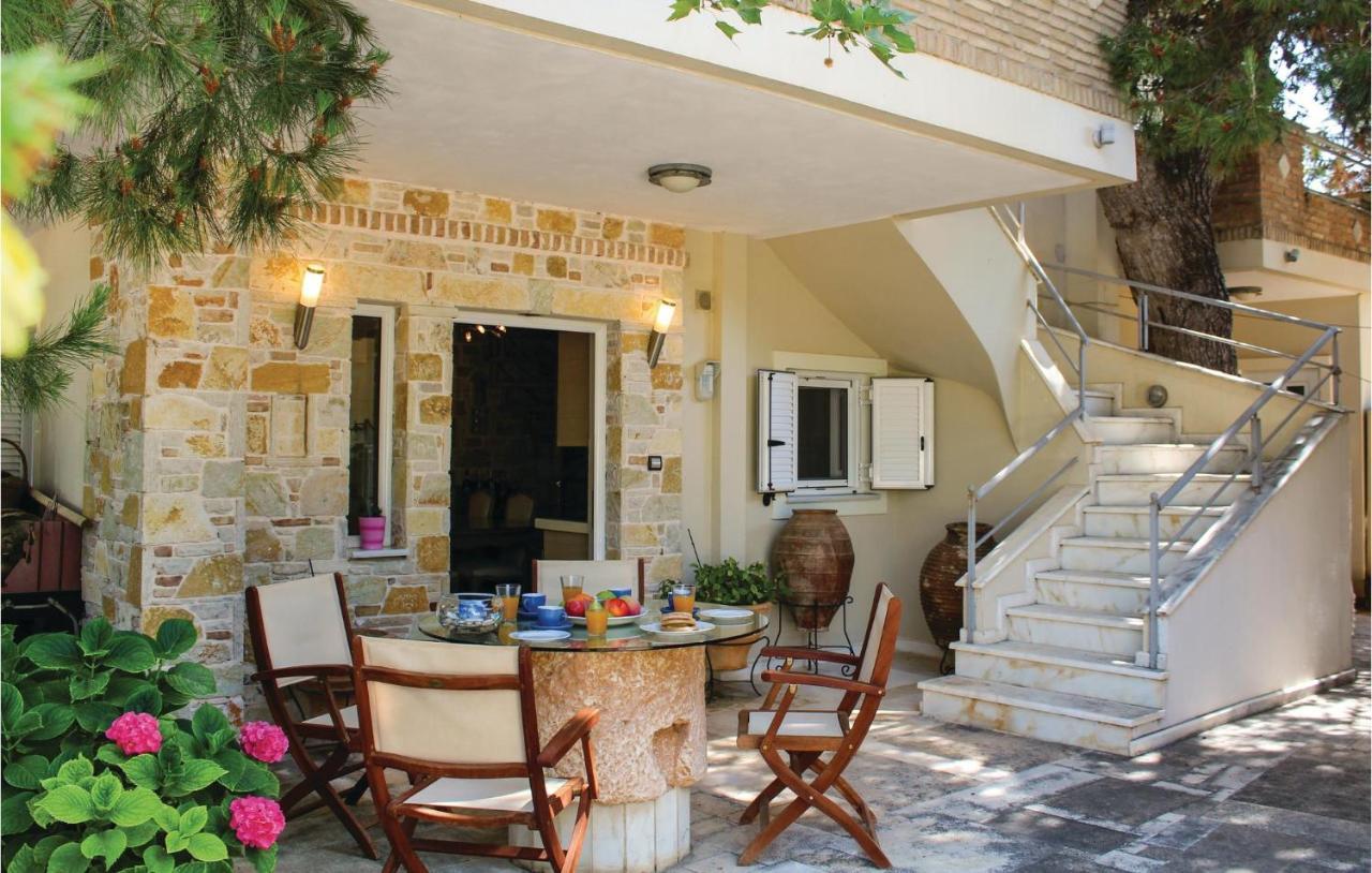 Amazing Home In Artemida With Kitchen 外观 照片